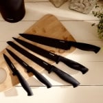 Комплект 5 броя ножове с блок за съхранение COXA, черен цвят, HOMLA Полша