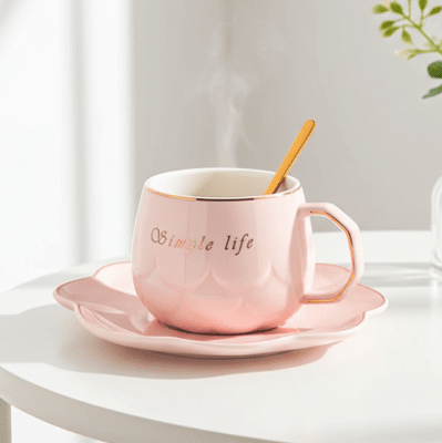 Порцеланова чаша за кафе или чай 250 мл, чинийка с форма на мида и лъжичка - Simple Life Pink