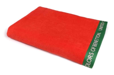 Плажна кърпа 90 х 160 см Rainbow - червен цвят, United Colors of Benetton