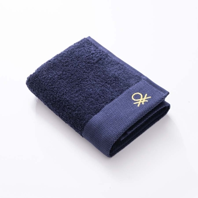 Кърпа за баня 50 х 90 см Core, тъмносин цвят, United Colors of Benetton