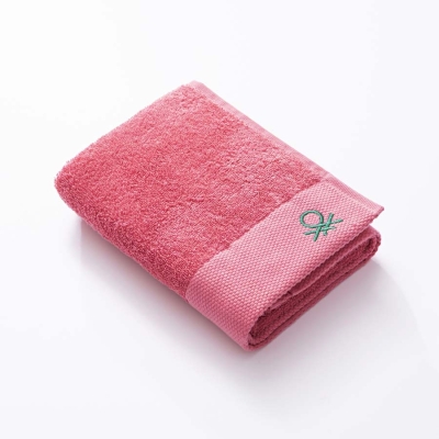 Кърпа за баня 50 х 90 см Core - розов цвят, United Colors of Benetton