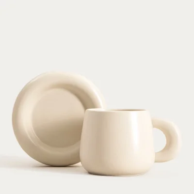 Порцеланова чаша с чинийка за кафе - чай 250 мл DIBO - цвят крем, HOMLA Полша