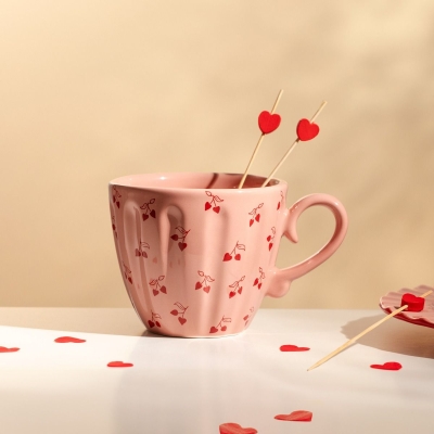 Керамична чаша за кафе или чай 200 мл CHERISH LOVE - череши, HOMLA Полша