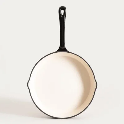 Чугунен емайлиран тиган 26 см Andreas с 1 дръжка - черен цвят , HOMLA Полша