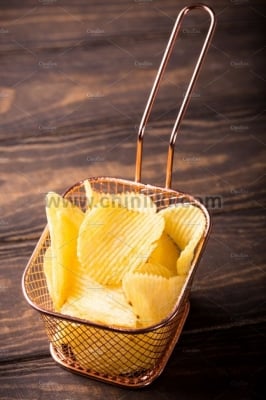 Метална правоъгълна кошничка за сервиране на картофки 9 x 10 x 6 см, цвят мед