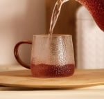 Стъклена чаша за кафе или чай 350 мл AMBER, релефен дизайн, HOMLA Полша