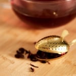 Инфузер / цедка за чай JALO, 20 x 4 см, цвят златен, HOMLA Полша