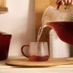 Стъклена чаша за кафе или чай 350 мл AMBER, релефен дизайн, HOMLA Полша