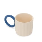 Порцеланова чаша за кафе и чай 250 мл YELLY, цвят крем, синя дръжка, HOMLA Полша