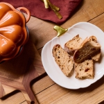 Порцеланово плато - чиния с форма на тиква 23.8 x 19.5 см PUMPKIE, бял цвят, HOMLA Полша