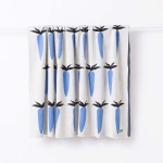 Одеяло 140 х 190 см - светлосив цвят със сини моркови - Fw23, United Colors of Benetton