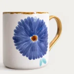 Керамична чаша за топли напитки 500 мл MEREN - синьо цвете, HOMLA Полша