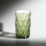 зелени чаши за вода и сок