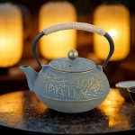 Чугунен емайлиран чайник 900 мл, златисти ленти