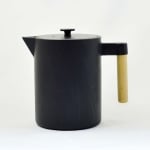 Чугунен чайник с цедка 1200 мл Kohi JA, черен цвят, Ja-Unendlich Германия