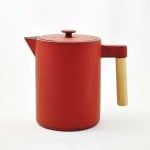 Чугунен чайник с цедка 1200 мл Kohi JA, червен цвят, Ja-Unendlich Германия