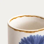 Керамична чаша за топли напитки 500 мл MEREN - синьо цвете, HOMLA Полша