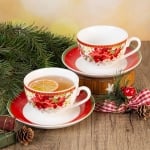 Комплект порцеланови коледни чаши за чай 190 мл с подложни чинийки, 4 части, червен цвят