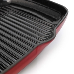 червен емайлиран чугунен тиган