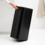 Кош за смет 30 литра Bo Touch - Matt Black, Brabantia 