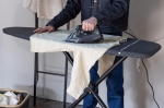 Маса за гладене D 135 x 45 см с топлоустойчива зона за ютия, Denim Black, Brabantia Холандия