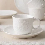 красива чаша за кафе с флорални мотиви