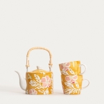 елегантен сет за чай с красиви цветя