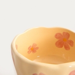 чаша с красиви цветя