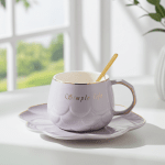 лилава чаша за кафе или чай