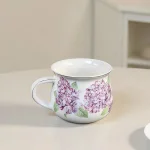 Чаша за кафе с красиви люляци