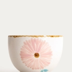 красива купичка с розово цвете