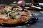 Керамична плоча за пица 36.5 см, черен цвят, SMOOTH PIZZA STONE, EMILE HENRY Франция