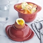Керамично гювече с поставка за яйце, EGG NEST, червен цвят, EMILE HENRY Франция