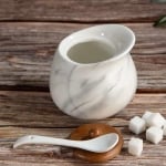 Порцеланова захарница с бамбуково капаче и лъжичка, мраморен ефект