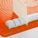 Силиконова подложка за месене, точене и печене 65 х 45 см, оранжев цвят