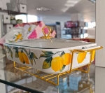 Керамичен съд за топло сервиране със стъклен капак 38.5 x 29.5 см, Lemons & Gold