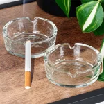 малък стъклен пепелник 8 см