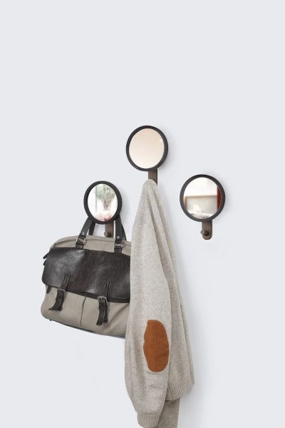 Огледало за стена със закачалка HUB, цвят черен / орех, UMBRA Канада